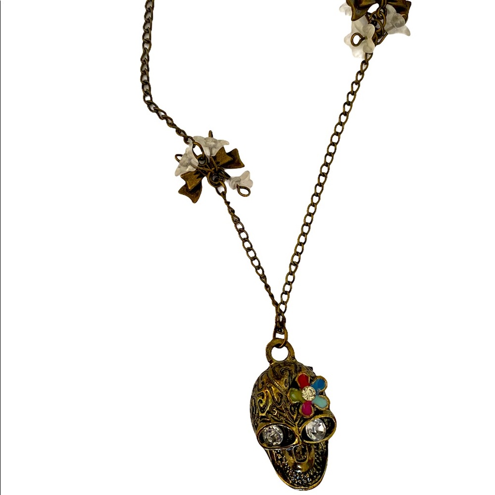 *Free with Purchase* Long flower skull necklace 15.5” length